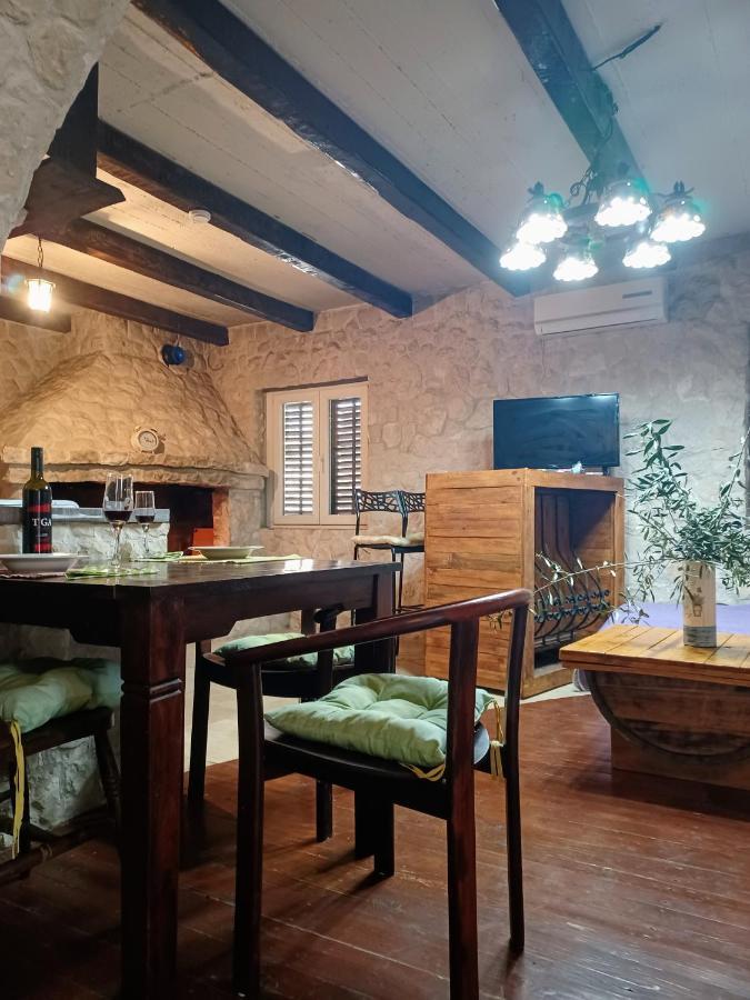 Dalmatia Rustica Comfortable One Bedroom+Fireplace 자다르 외부 사진